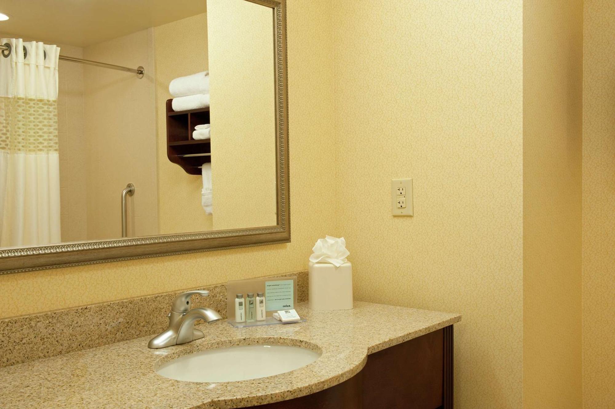 Hampton Inn & Suites Indianapolis-Airport Exterior foto
